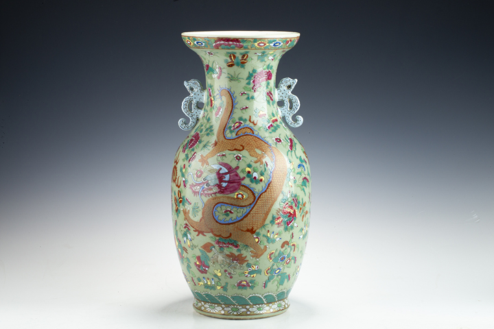 古玩陶瓷清晚·豆青釉廣彩龍紋雙耳瓶真品鑒賞圖