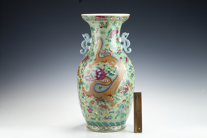 古玩陶瓷清晚·豆青釉廣彩龍紋雙耳瓶真品鑒賞圖