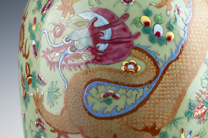 古玩陶瓷清晚·豆青釉廣彩龍紋雙耳瓶真品鑒賞圖