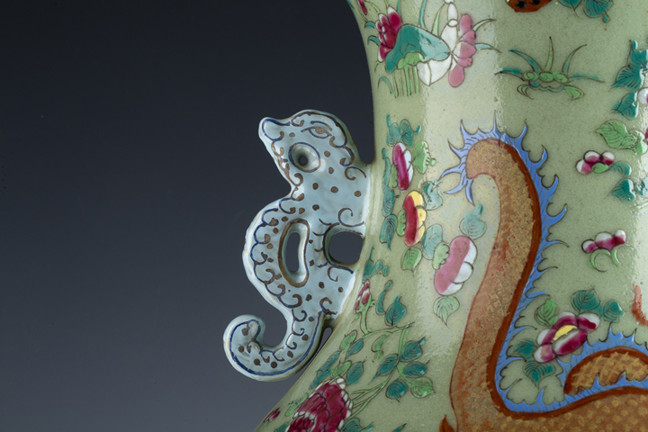 古玩陶瓷清晚·豆青釉廣彩龍紋雙耳瓶真品鑒賞圖