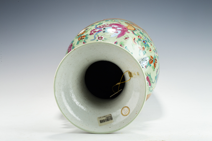 古玩陶瓷清晚·豆青釉廣彩龍紋雙耳瓶真品鑒賞圖