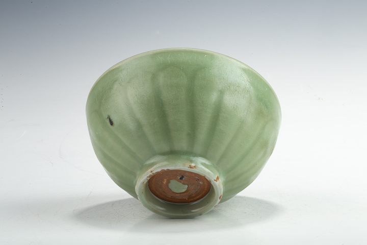 古玩陶瓷元末明初·龍泉青釉暗刻花卉紋碗拍賣，當前價格12000元