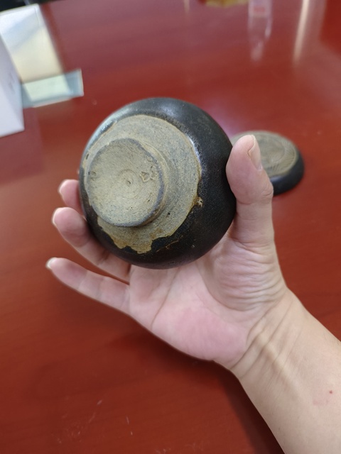 古玩陶瓷吉州窯褐釉花卉紋粉盒真品鑒賞圖