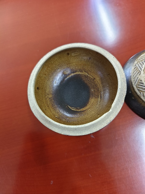 古玩陶瓷吉州窯褐釉花卉紋粉盒真品鑒賞圖