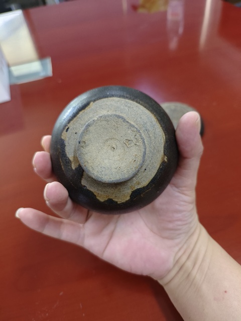 古玩陶瓷吉州窯褐釉花卉紋粉盒真品鑒賞圖