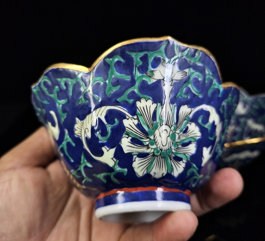 古玩陶瓷藍料地粉彩花口杯真品鑒賞圖
