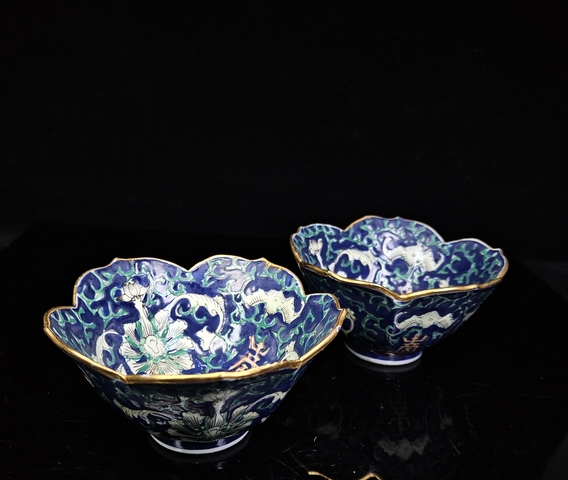 古玩陶瓷藍料地粉彩花口杯真品鑒賞圖