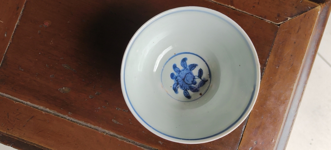 古玩陶瓷萬福攸同款花卉紋青花碗真品鑒賞圖