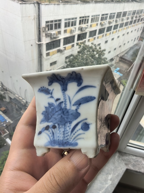 古玩陶瓷青花花卉紋四方菖蒲盆真品鑒賞圖