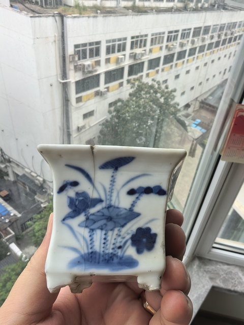 古玩陶瓷青花花卉紋四方菖蒲盆真品鑒賞圖