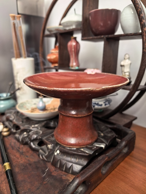 古玩陶瓷紅釉高足盤真品鑒賞圖