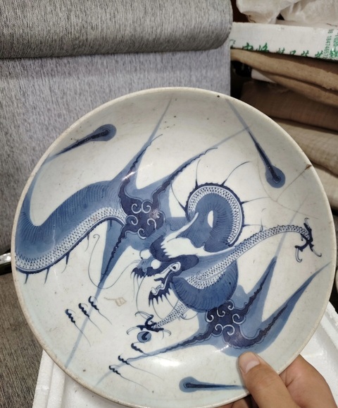 古玩陶瓷青花過墻龍紋臥盤真品鑒賞圖