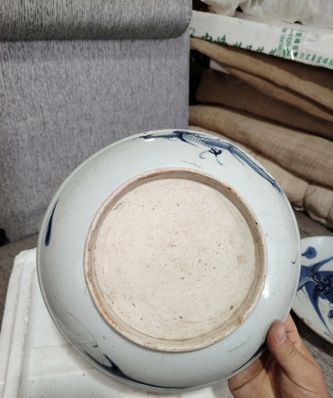 古玩陶瓷青花過墻龍紋臥盤真品鑒賞圖