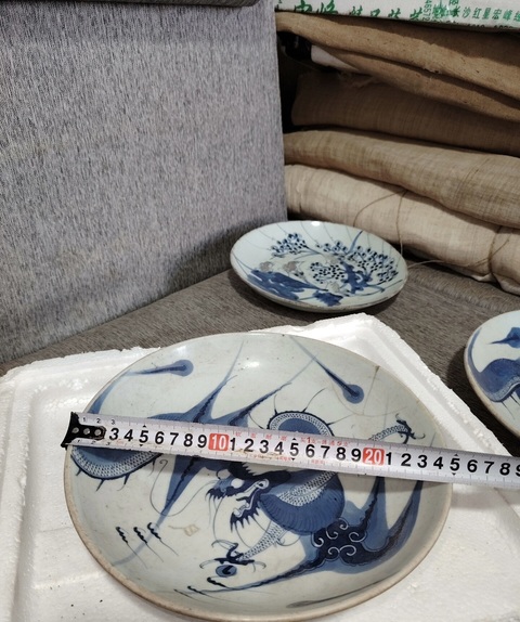 古玩陶瓷青花過墻龍紋臥盤真品鑒賞圖