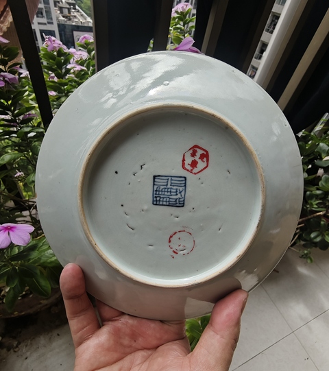 古玩陶瓷清中期 珊瑚紅釉粉彩開窗山水什錦紋盤真品鑒賞圖