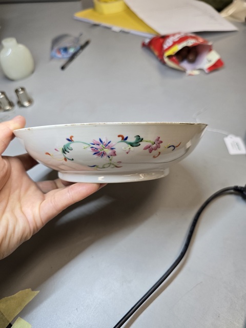 古玩陶瓷清同治黃地粉彩彩蝶喜字紋盤真品鑒賞圖