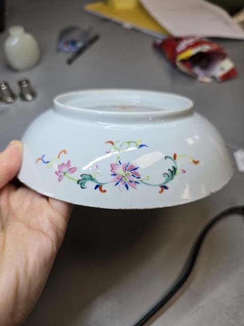 古玩陶瓷清同治黃地粉彩彩蝶喜字紋盤真品鑒賞圖