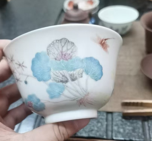 古玩陶瓷粉彩花卉紋茶碗，模糊，偏老真品鑒賞圖
