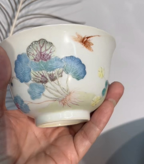 古玩陶瓷粉彩花卉紋茶碗，模糊，偏老真品鑒賞圖