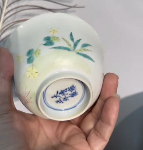 古玩陶瓷粉彩花卉紋茶碗，模糊，偏老真品鑒賞圖