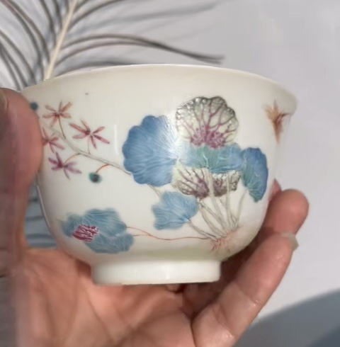 古玩陶瓷粉彩花卉紋茶碗，模糊，偏老真品鑒賞圖