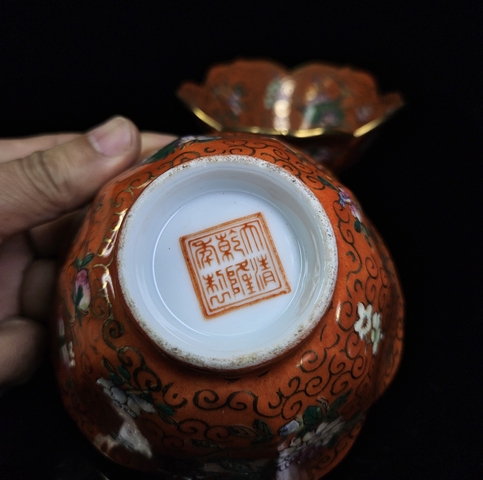 古玩陶瓷大清乾隆年制款.清末民初**紅粉彩描金花卉紋花口賞碗一對拍賣，當(dāng)前價(jià)格2800元