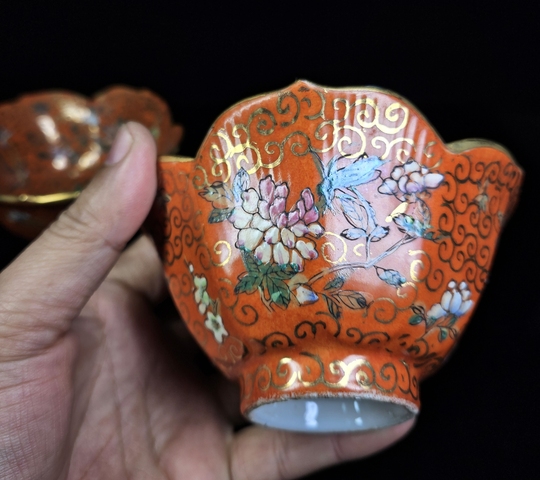 古玩陶瓷大清乾隆年制款.清末民初**紅粉彩描金花卉紋花口賞碗一對拍賣，當(dāng)前價(jià)格2800元