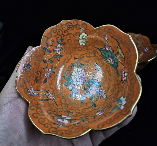 古玩陶瓷大清乾隆年制款.清末民初**紅粉彩描金花卉紋花口賞碗一對拍賣，當(dāng)前價(jià)格2800元