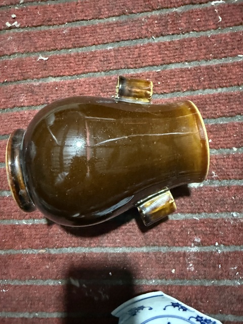 古玩陶瓷醬釉貫耳瓶真品鑒賞圖
