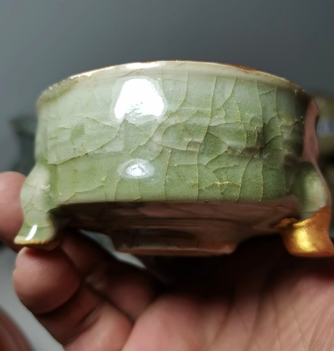 古玩陶瓷龍泉窯八卦三足爐真品鑒賞圖