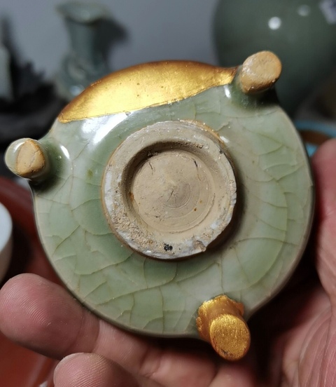 古玩陶瓷龍泉窯八卦三足爐真品鑒賞圖