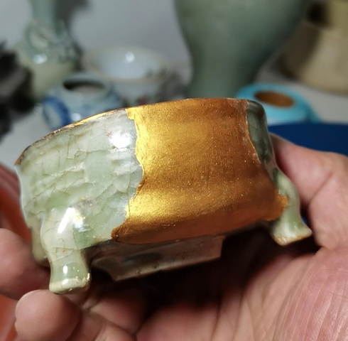 古玩陶瓷龍泉窯八卦三足爐真品鑒賞圖