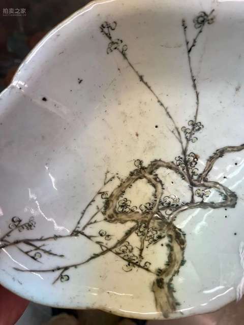 古玩陶瓷淺絳彩洞石花卉金石紋海棠貢盤真品鑒賞圖