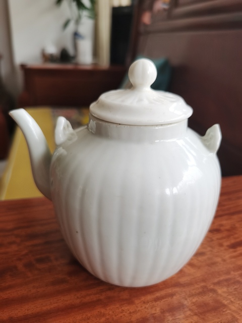 古玩陶瓷白釉提梁壺真品鑒賞圖