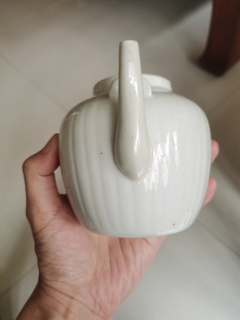 古玩陶瓷白釉提梁壺真品鑒賞圖
