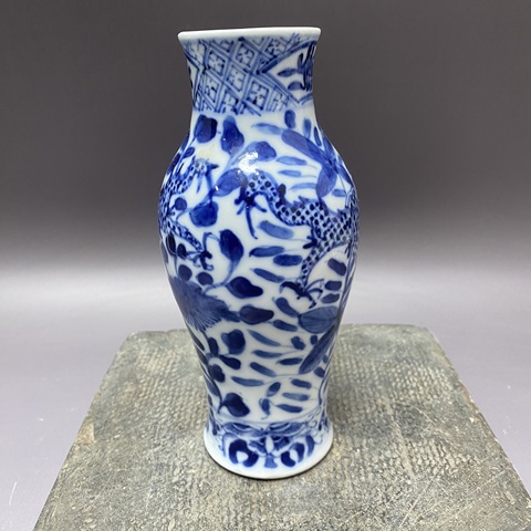 古玩陶瓷清晚期·花間龍紋·青花琵琶尊拍賣(mài),當(dāng)前價(jià)格2160元