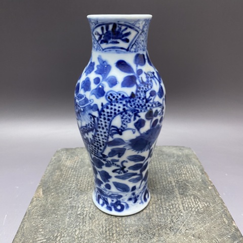 古玩陶瓷清晚期·花間龍紋·青花琵琶尊拍賣(mài),當(dāng)前價(jià)格2160元