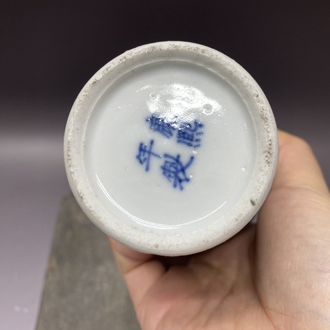 古玩陶瓷清晚期·花間龍紋·青花琵琶尊拍賣(mài),當(dāng)前價(jià)格2160元