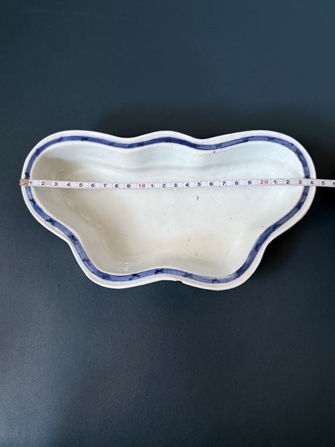 古玩陶瓷清·乾嘉花卉紋青花蝶型水仙盆拍賣(mài)，當(dāng)前價(jià)格1980元