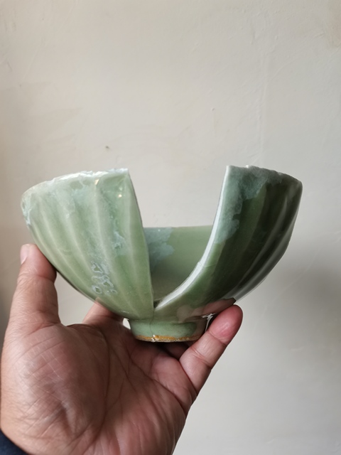 古玩陶瓷龍泉青瓷刻仰蓮紋碗真品鑒賞圖