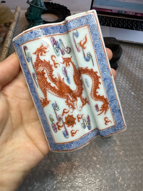 古玩陶瓷粉彩龍紋筆山真品鑒賞圖