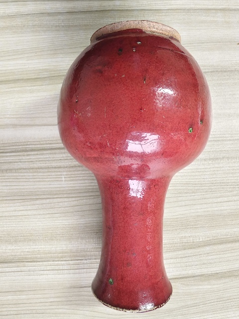 古玩陶瓷紅釉賞瓶真品鑒賞圖