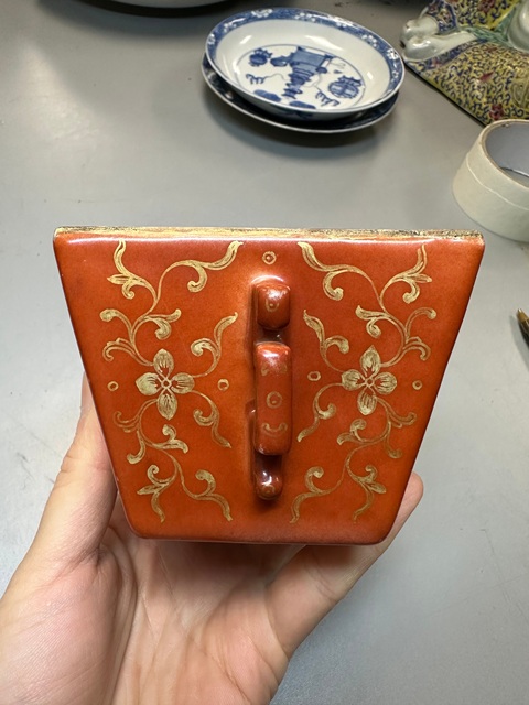 古玩陶瓷珊瑚紅釉描金開光山水紋粉彩方斗杯真品鑒賞圖