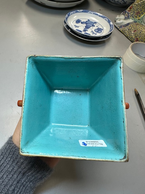 古玩陶瓷珊瑚紅釉描金開光山水紋粉彩方斗杯真品鑒賞圖