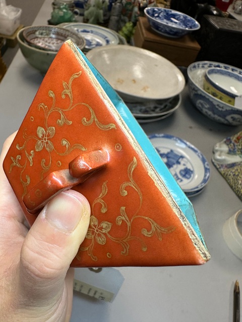 古玩陶瓷珊瑚紅釉描金開光山水紋粉彩方斗杯真品鑒賞圖