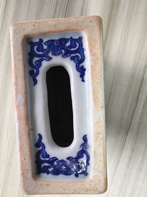 古玩陶瓷飄帶繡球獅子紋青花書擋真品鑒賞圖