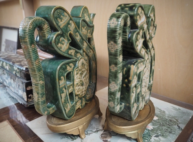 古玩陶瓷綠釉堆白福字壺真品鑒賞圖