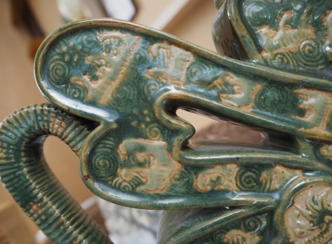 古玩陶瓷綠釉堆白福字壺真品鑒賞圖