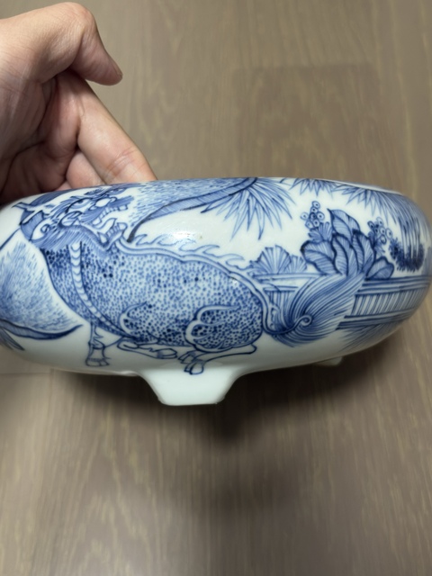 古玩陶瓷明萬歷 青花瑞獸紋三足香爐真品鑒賞圖