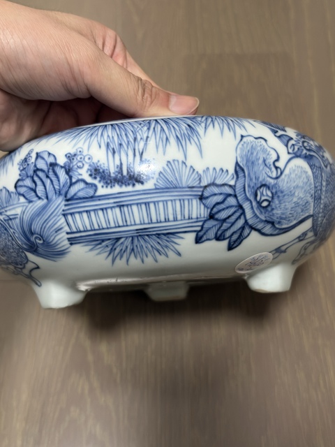 古玩陶瓷明萬歷 青花瑞獸紋三足香爐真品鑒賞圖